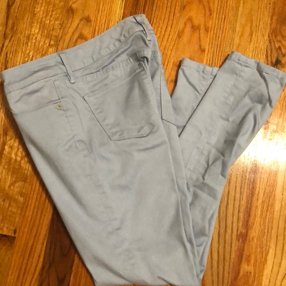 Beautiful periwinkle color skinny jeans!
